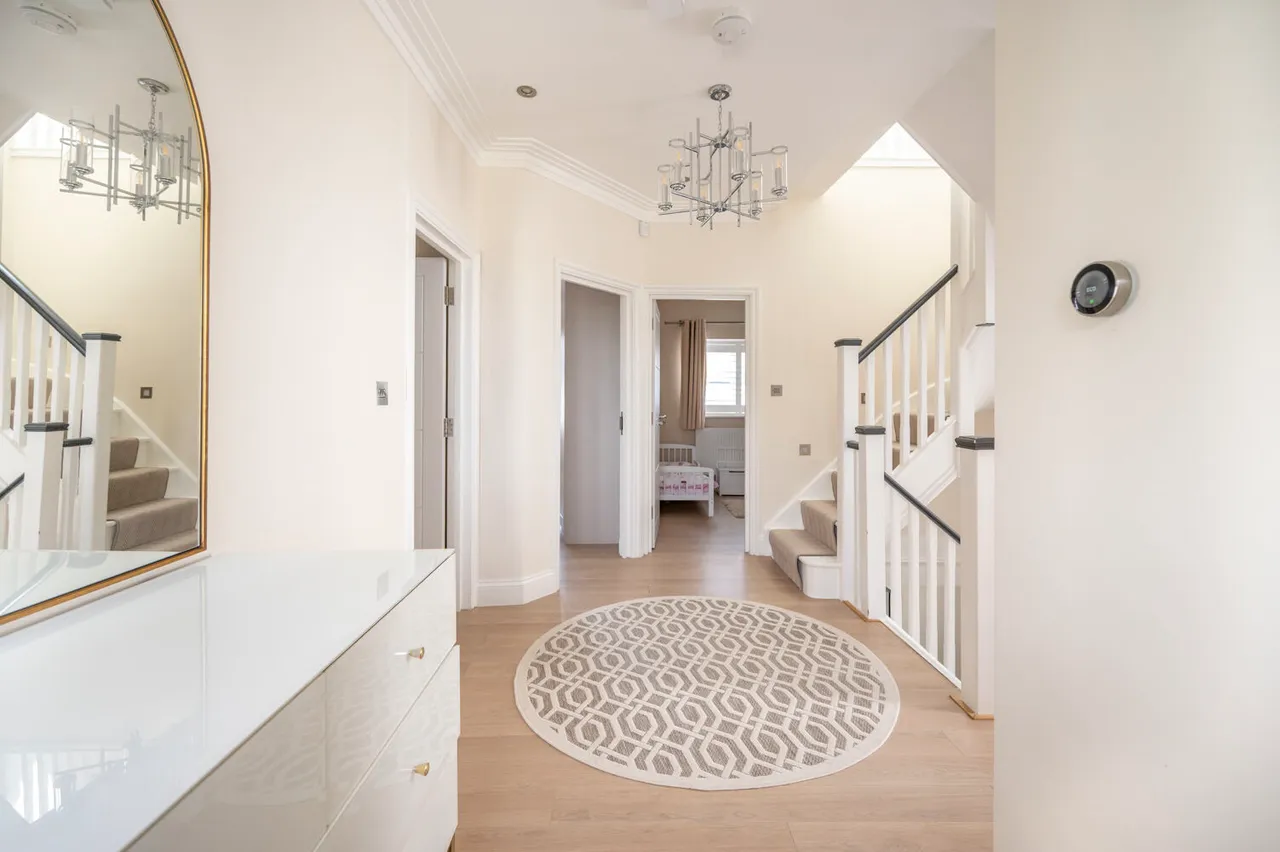 26 Warren Road, London, photo 8