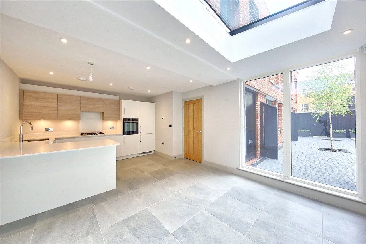 Old Bakery Mews, Hampton Wick, Kingston, KT1 4FU, photo 2