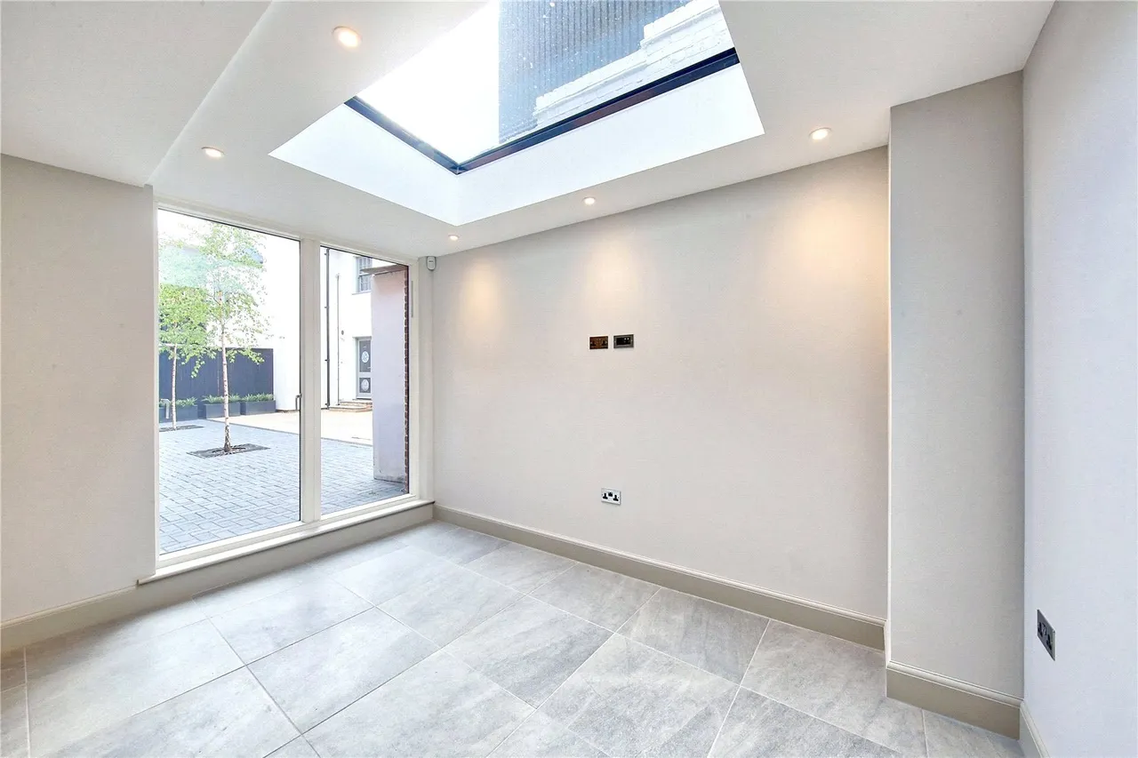 Old Bakery Mews, Hampton Wick, Kingston, KT1 4FU, photo 4