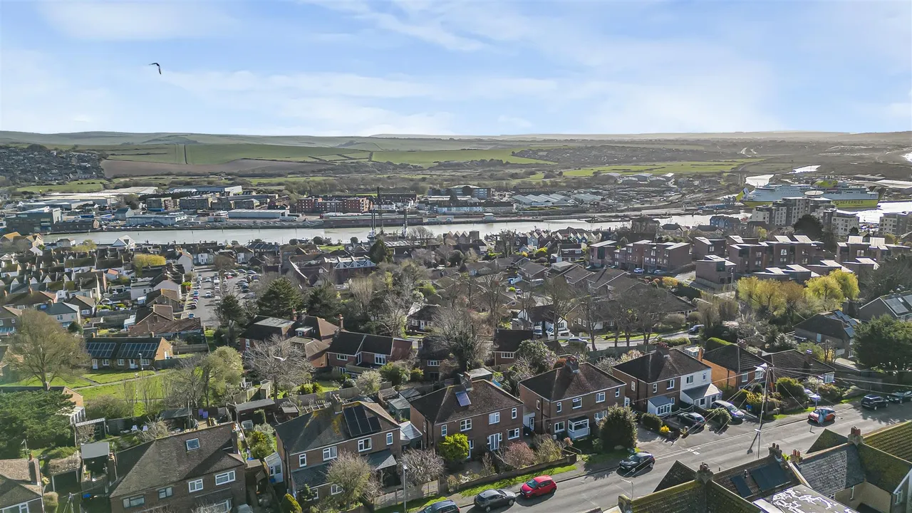 First Avenue, Newhaven, photo 30
