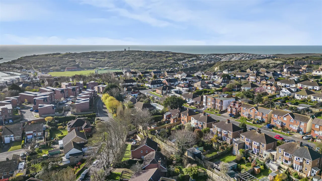First Avenue, Newhaven, photo 32