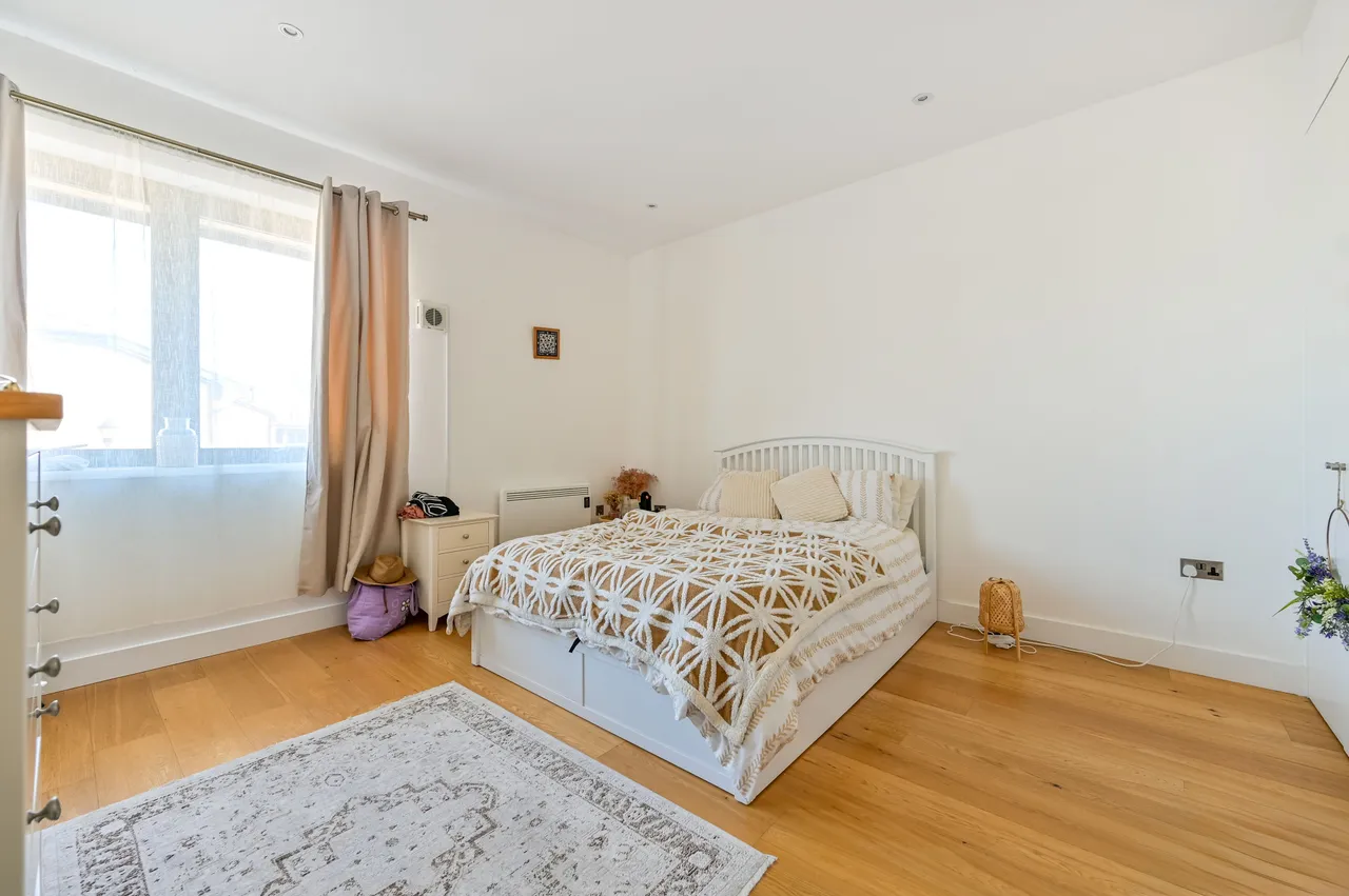 Flat 4, A3, Kingsway Business Park, Oldfield Road, Hampton, photo 3