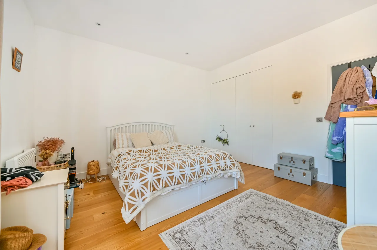 Flat 4, A3, Kingsway Business Park, Oldfield Road, Hampton, photo 4