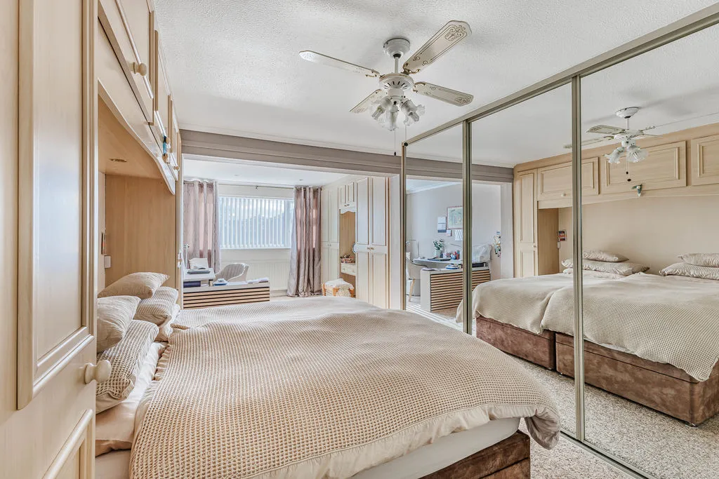 Conway Close Summit, Heywood OL10 4SG, photo 13