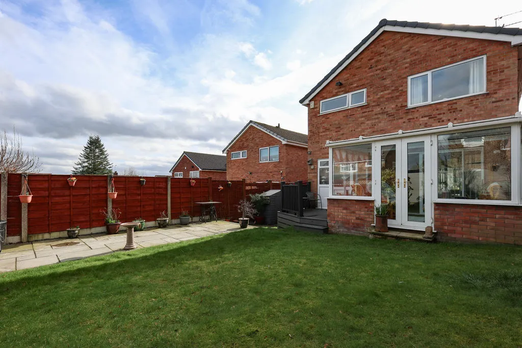 Conway Close Summit, Heywood OL10 4SG, photo 26