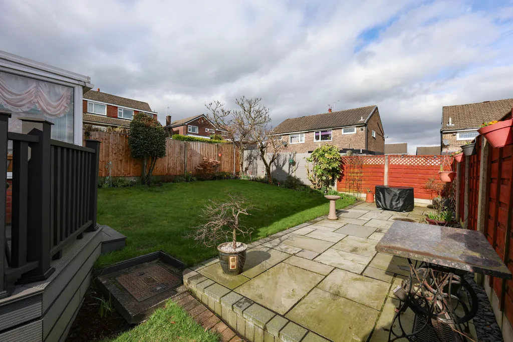 Conway Close Summit, Heywood OL10 4SG, photo 25