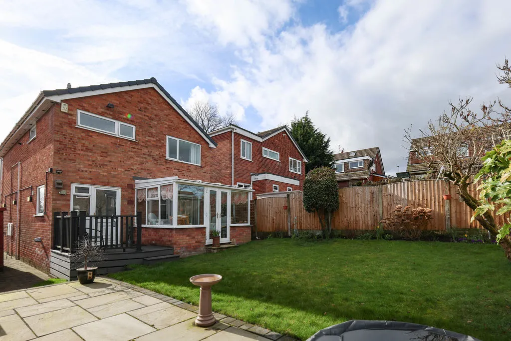 Conway Close Summit, Heywood OL10 4SG, photo 24