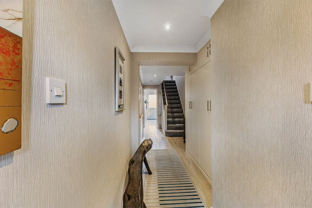 Conway Close Summit, Heywood OL10 4SG, photo 2