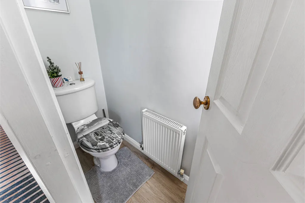 Conway Close Summit, Heywood OL10 4SG, photo 3