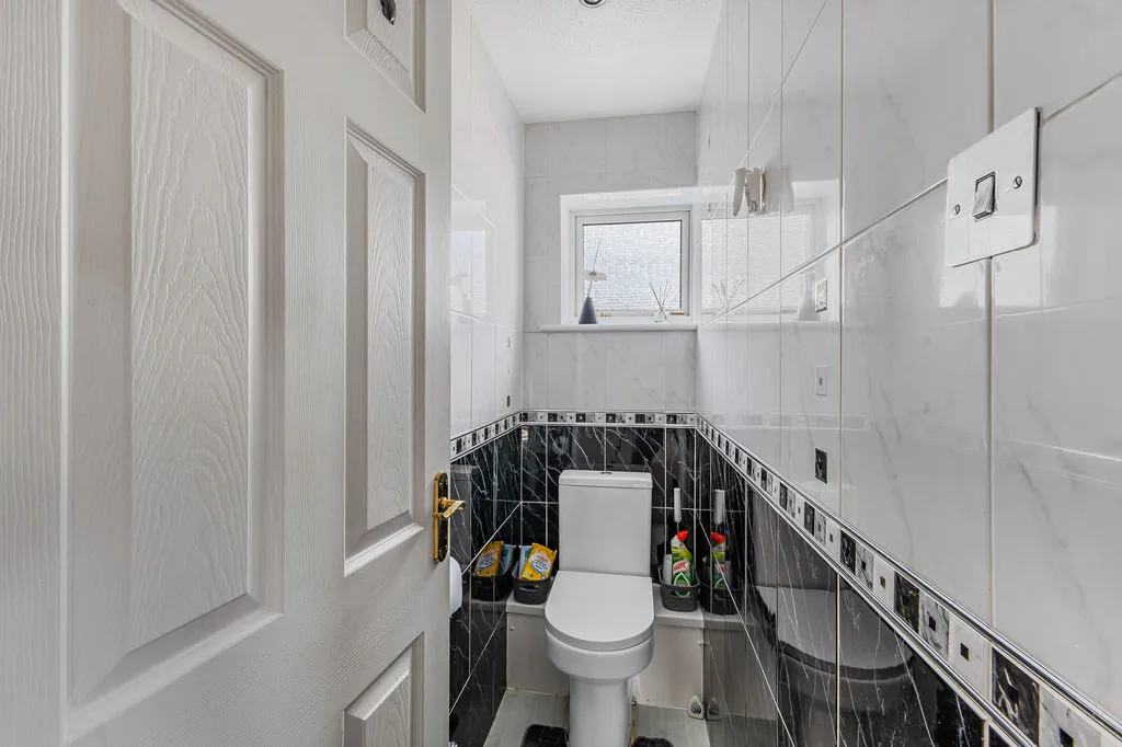 Conway Close Summit, Heywood OL10 4SG, photo 23