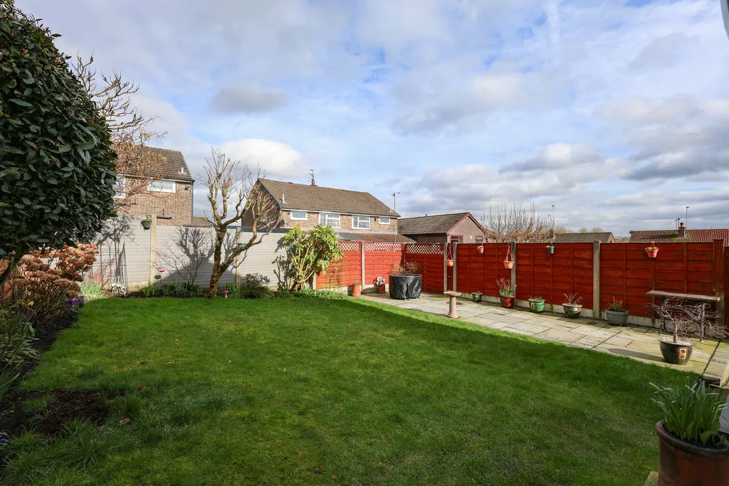 Conway Close Summit, Heywood OL10 4SG, photo 29