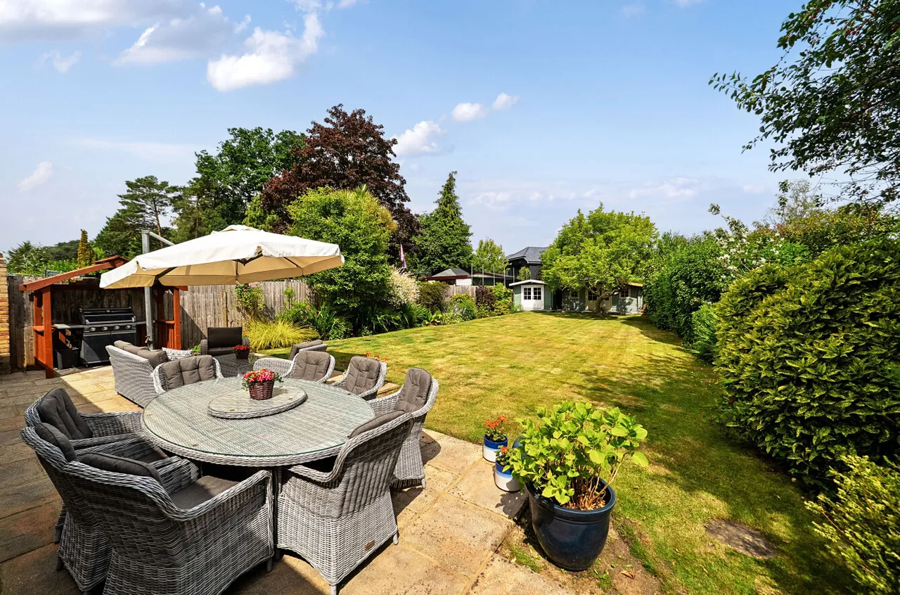 Ambleside Road, Lightwater, Surrey, GU18 5UL, photo 11