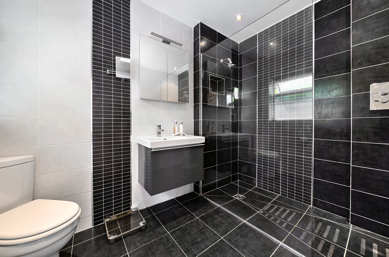 Ambleside Road, Lightwater, Surrey, GU18 5UL, photo 10