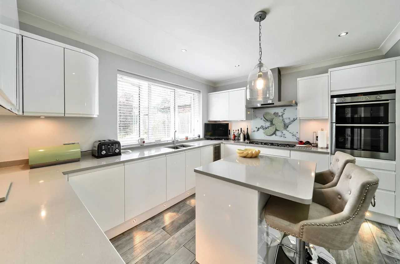 Ambleside Road, Lightwater, Surrey, GU18 5UL, photo 5