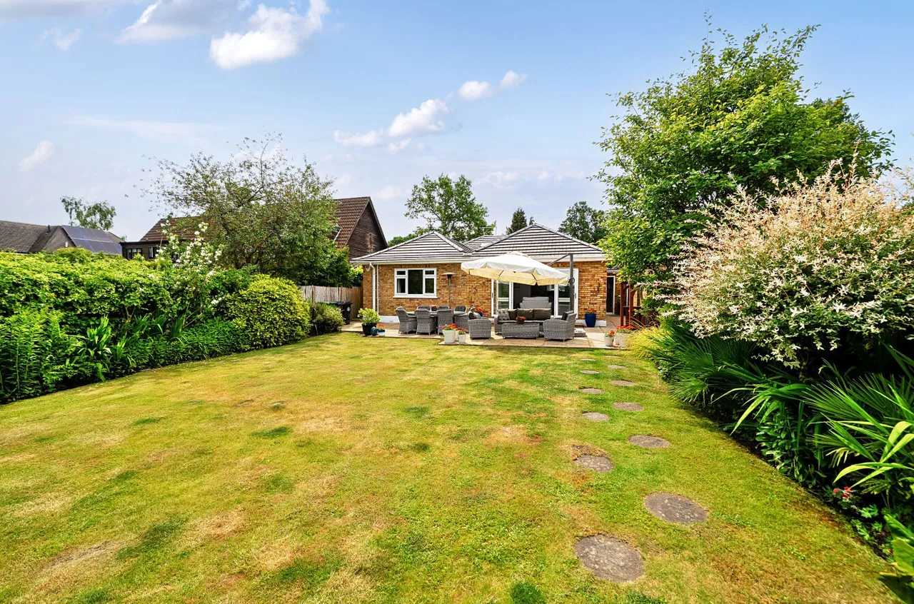 Ambleside Road, Lightwater, Surrey, GU18 5UL, photo 12