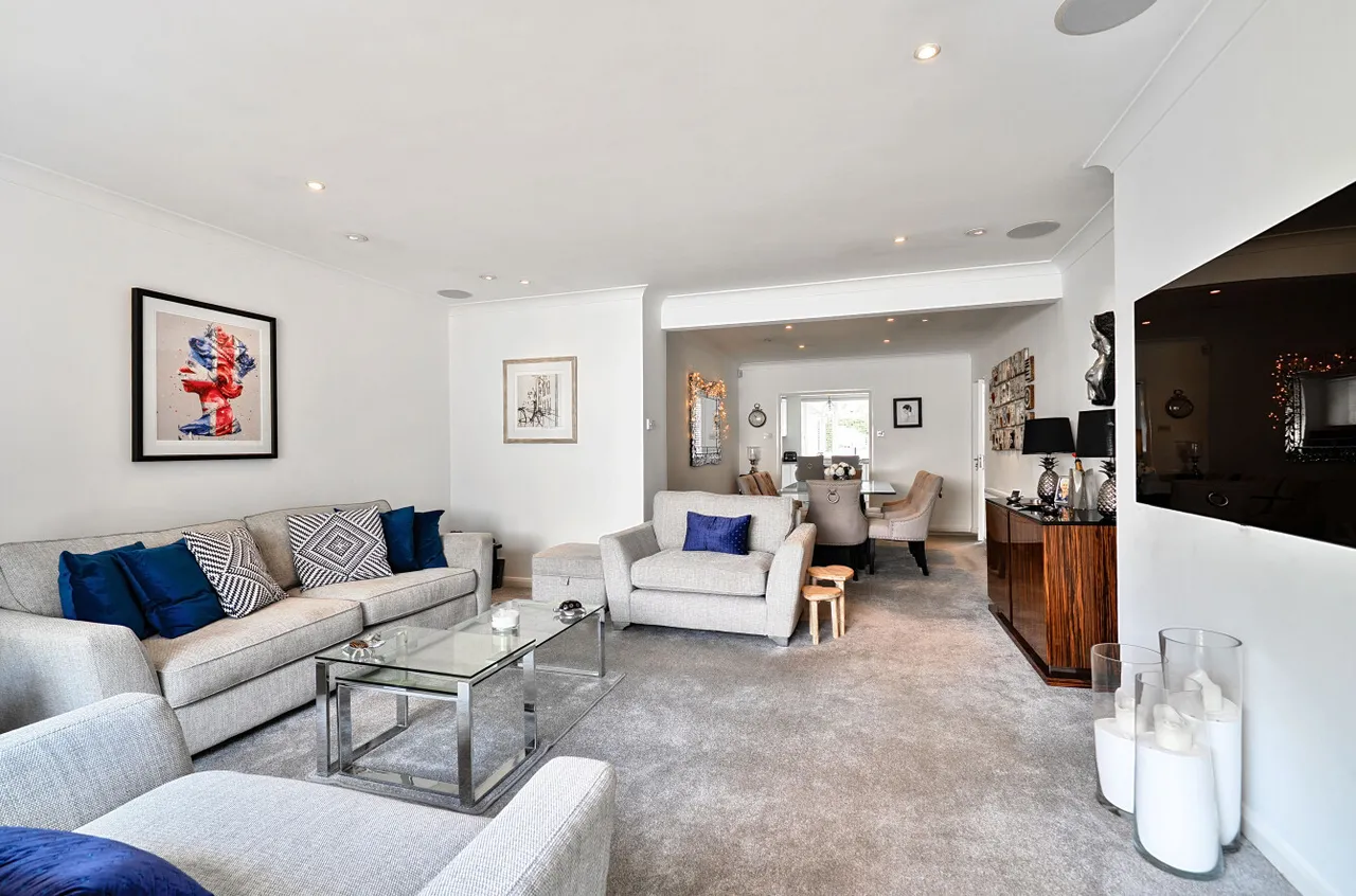 Ambleside Road, Lightwater, Surrey, GU18 5UL, photo 3