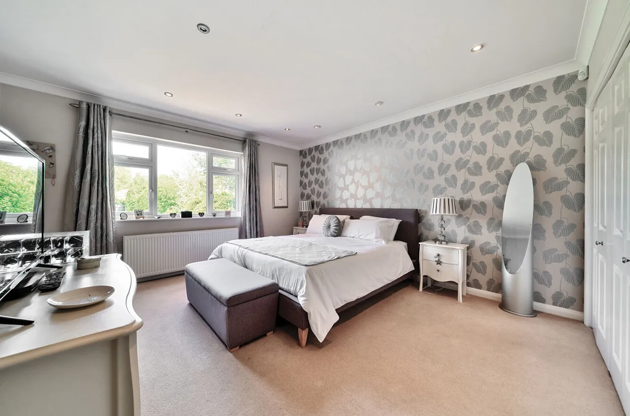 Ambleside Road, Lightwater, Surrey, GU18 5UL, photo 7