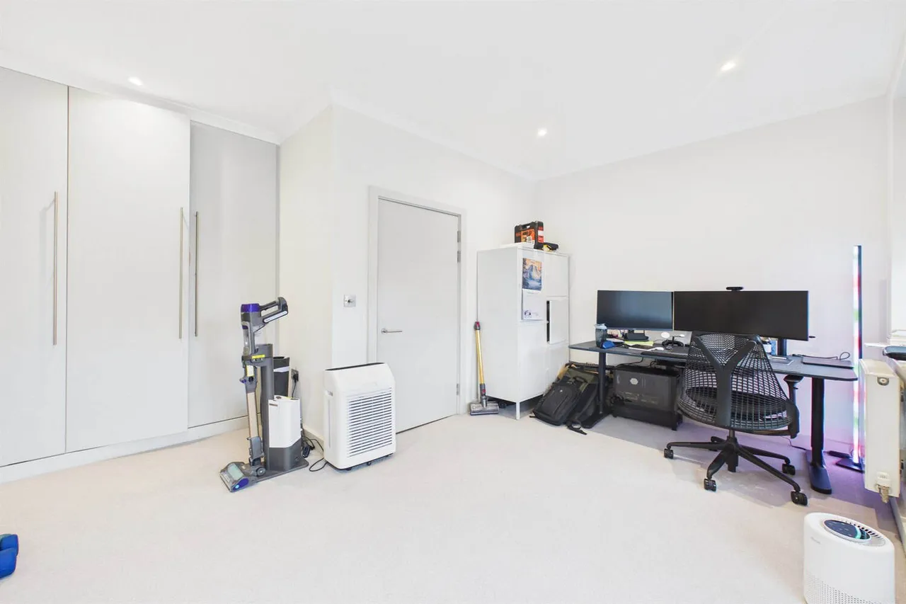 London, SW20 8BZ, photo 13