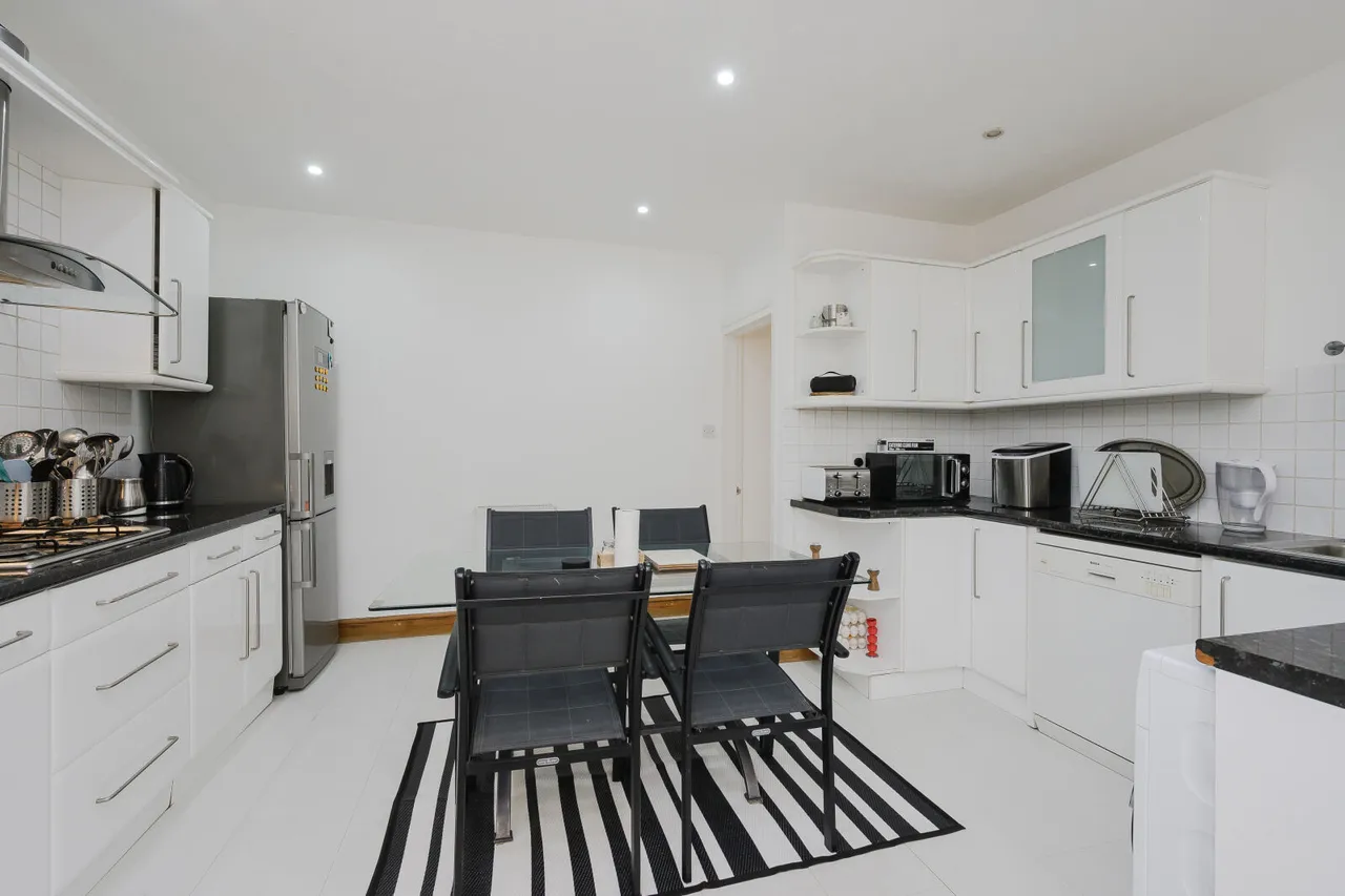 Cannon Hill Lane, London, SW20, photo 13
