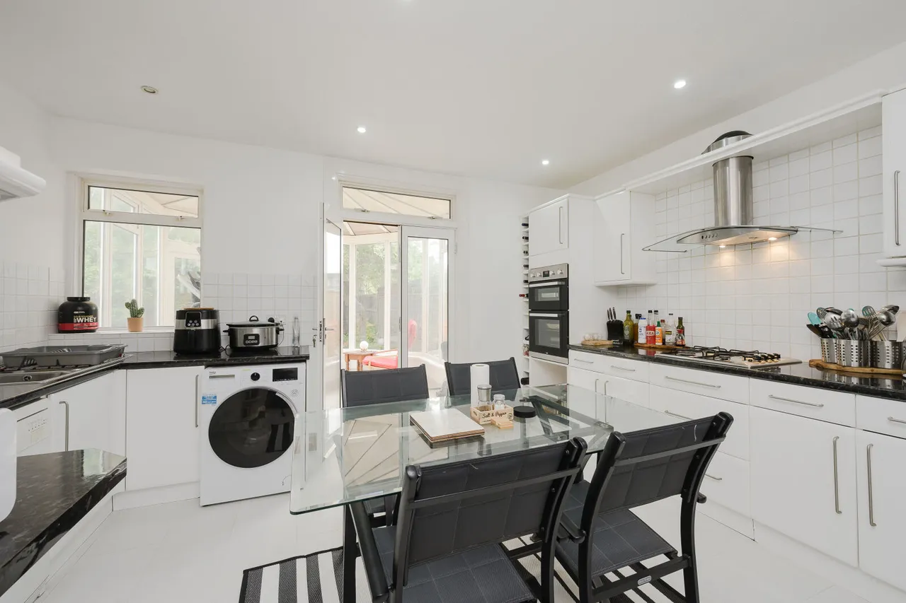 Cannon Hill Lane, London, SW20, photo 3
