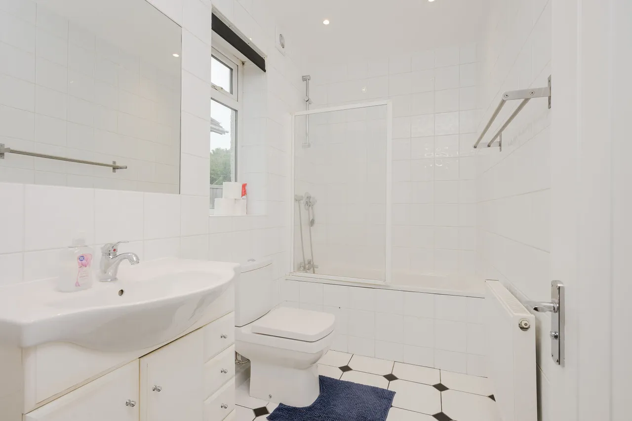 Cannon Hill Lane, London, SW20, photo 9