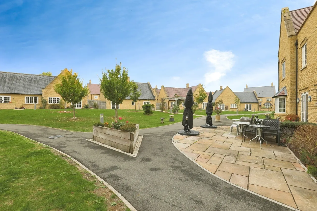 Sargent Square, Broadway, WR12, photo 13