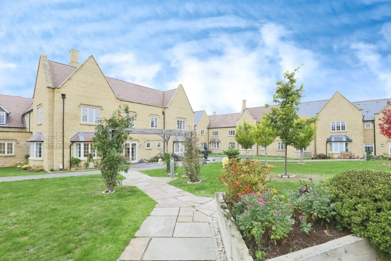 1 bed flat for sale, Sargent Square, Broadway, WR12