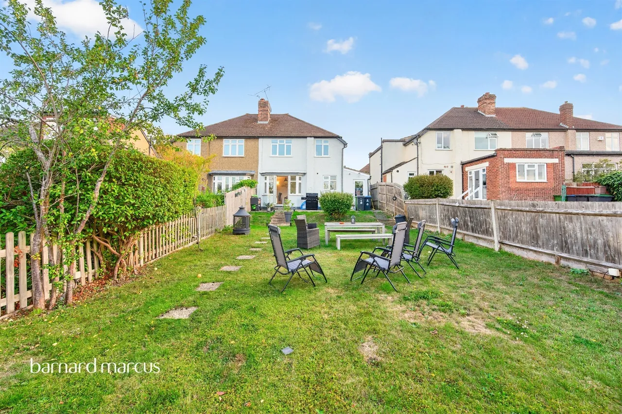 Highdown, Worcester Park, KT4, photo 13