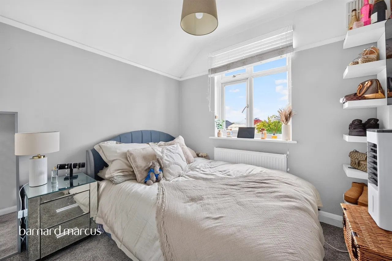 Highdown, Worcester Park, KT4, photo 17