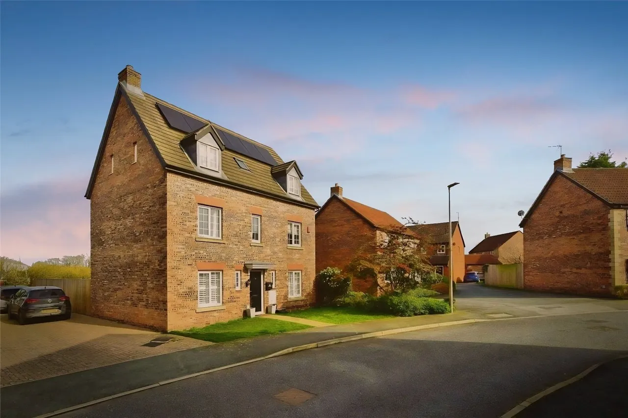 5 bed house for sale — Pennymoor Drive, Middlewich, Cheshire, CW10