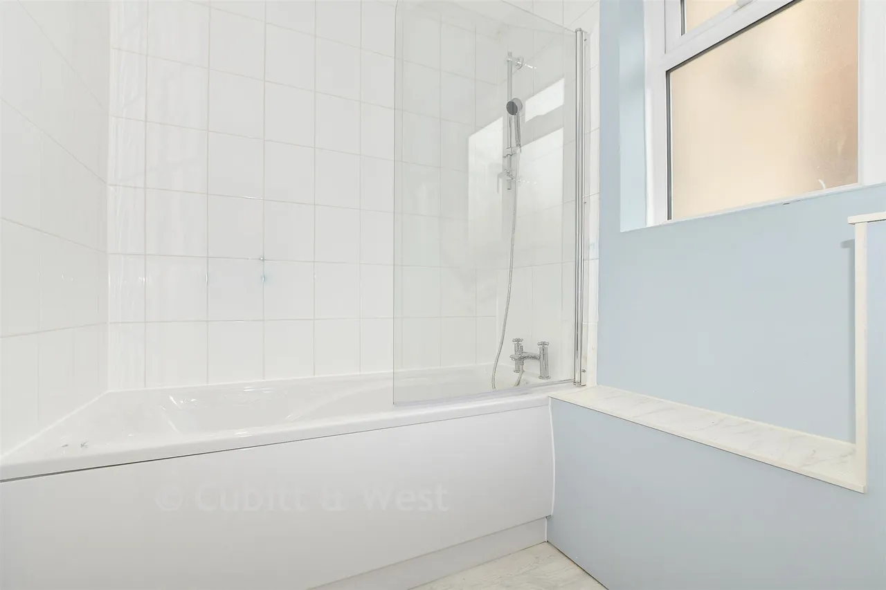 Highams Hill, Gossops Green, RH11, photo 10