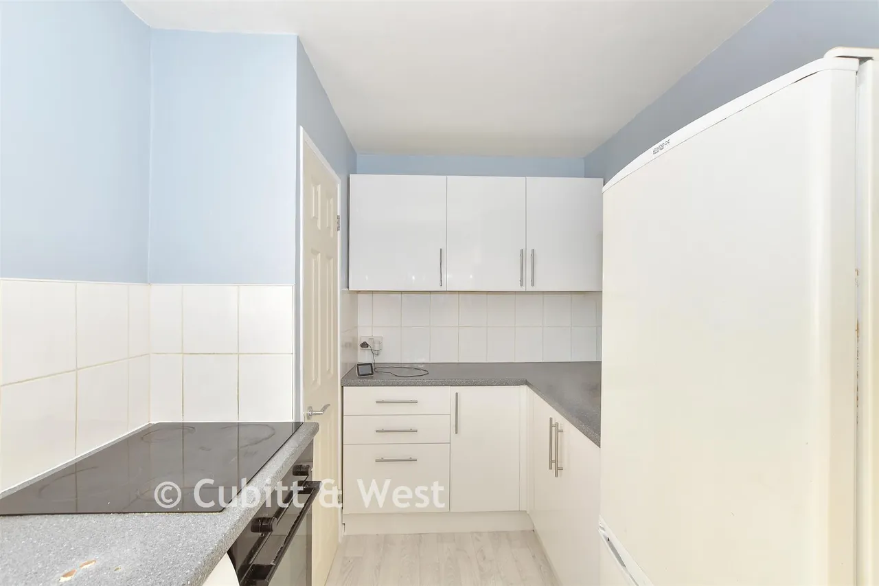 Highams Hill, Gossops Green, RH11, photo 3