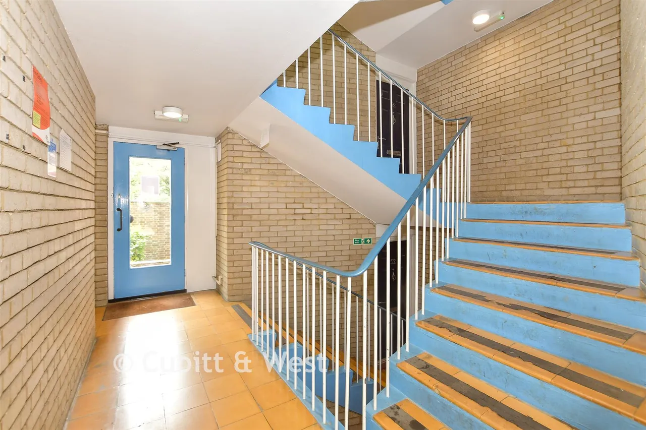 Highams Hill, Gossops Green, RH11, photo 11
