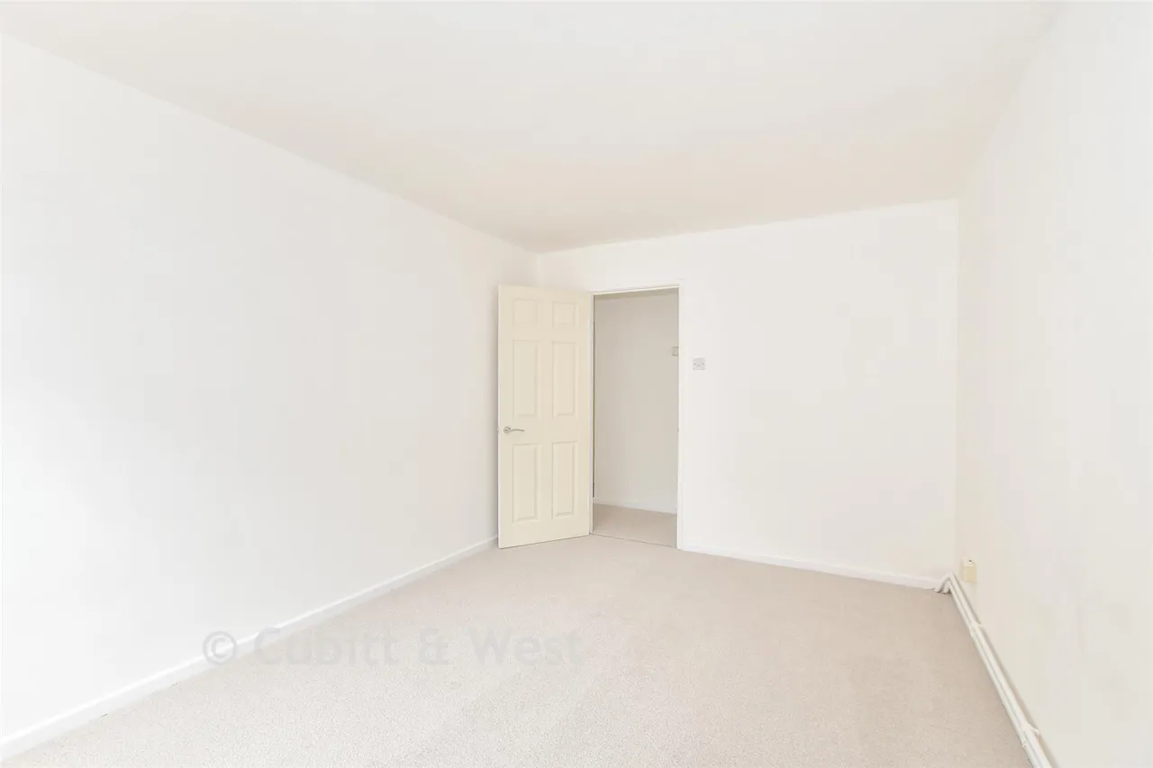 Highams Hill, Gossops Green, RH11, photo 6