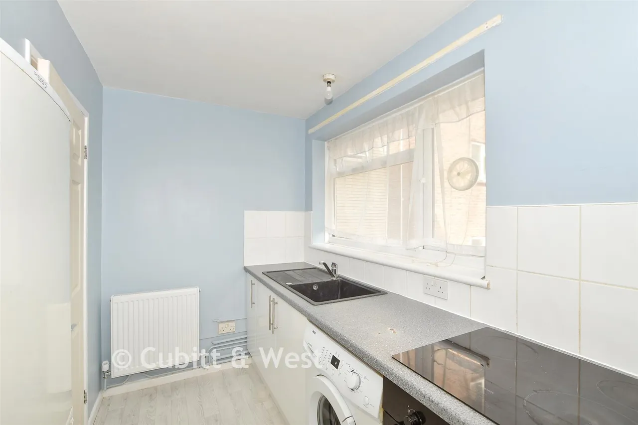 Highams Hill, Gossops Green, RH11, photo 2