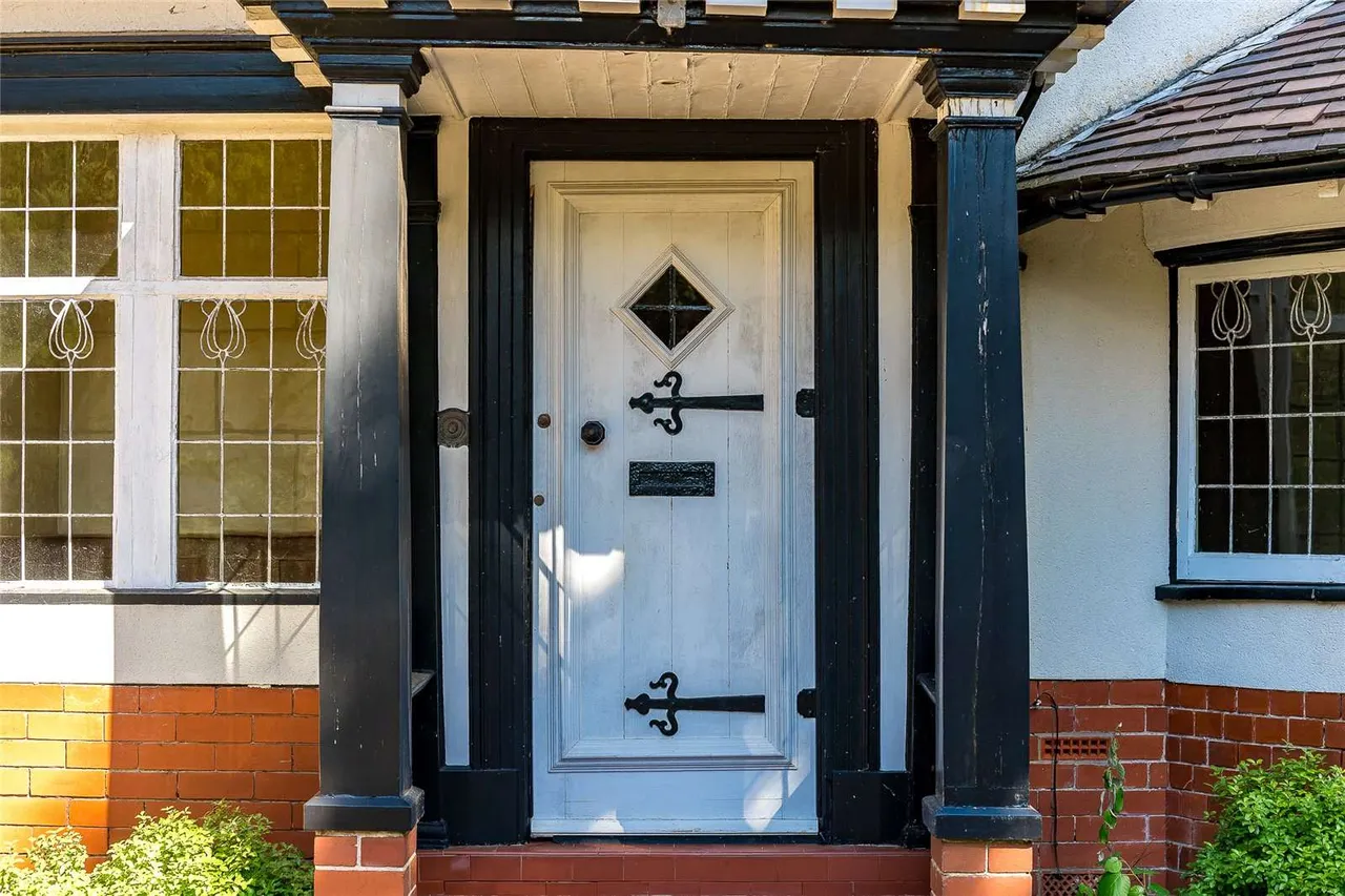 Bankhall Lane, Hale, Cheshire, WA15 0NW, photo 9