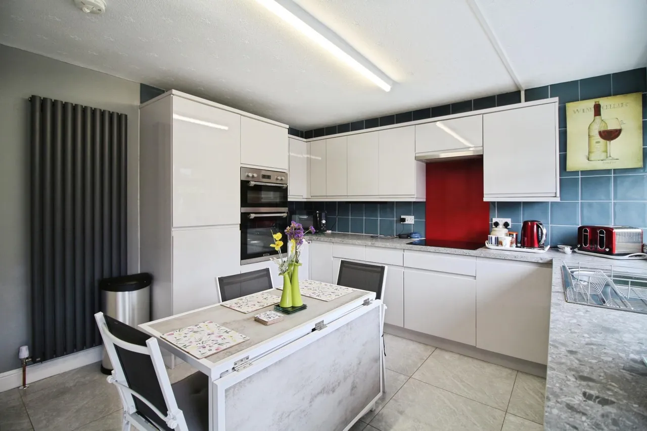 Fairfield Avenue, Heckmondwike, WF16, photo 5