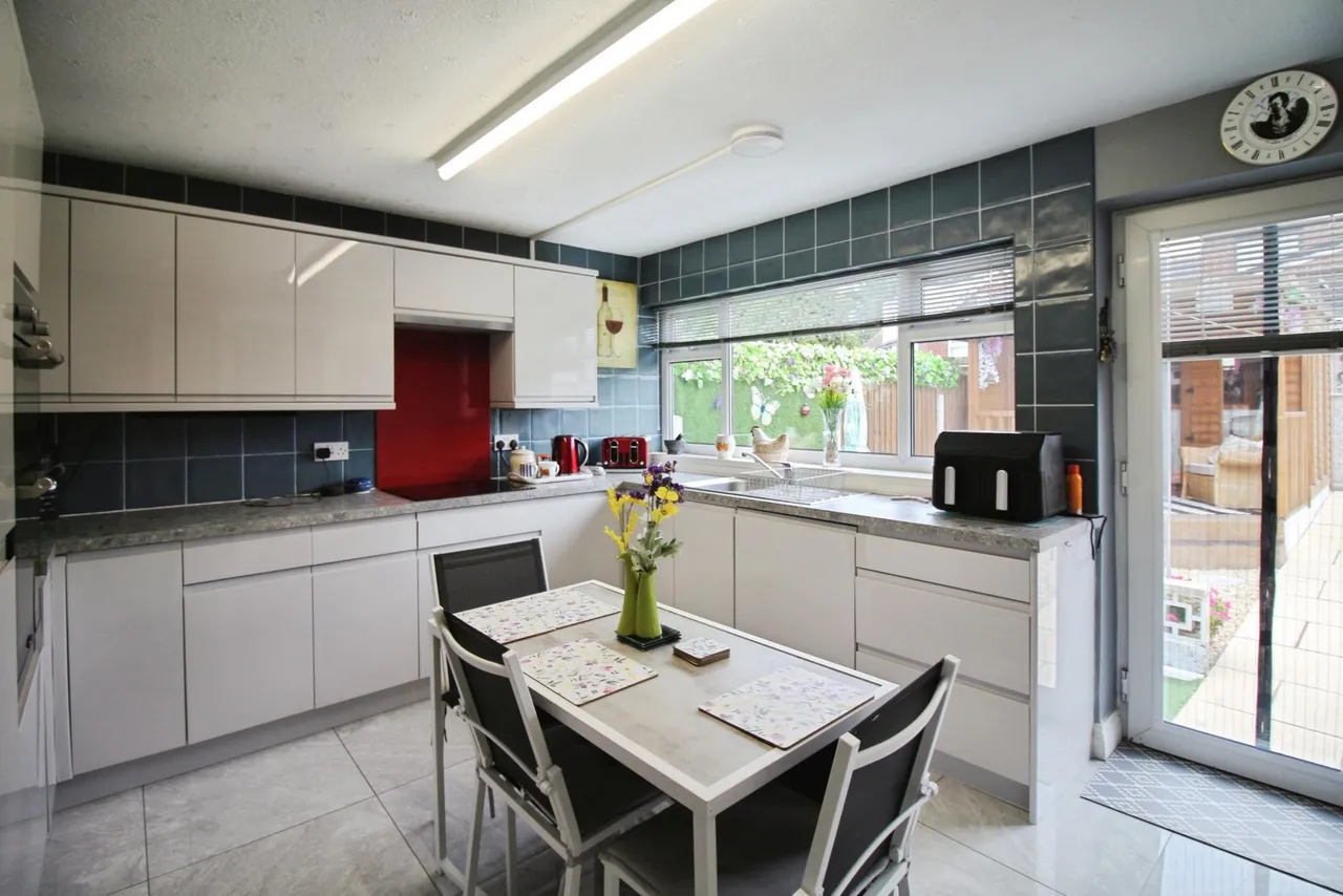 Fairfield Avenue, Heckmondwike, WF16, photo 3