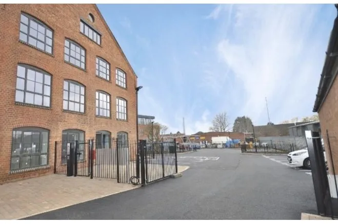2 bed flat for sale — Countess Road, Northampton