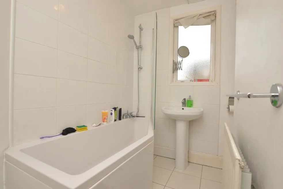Knighton Park Road, London, SE26, photo 2