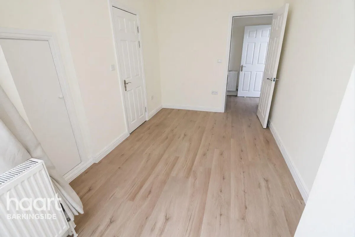 Basildon Avenue, Clayhall, IG5, photo 12