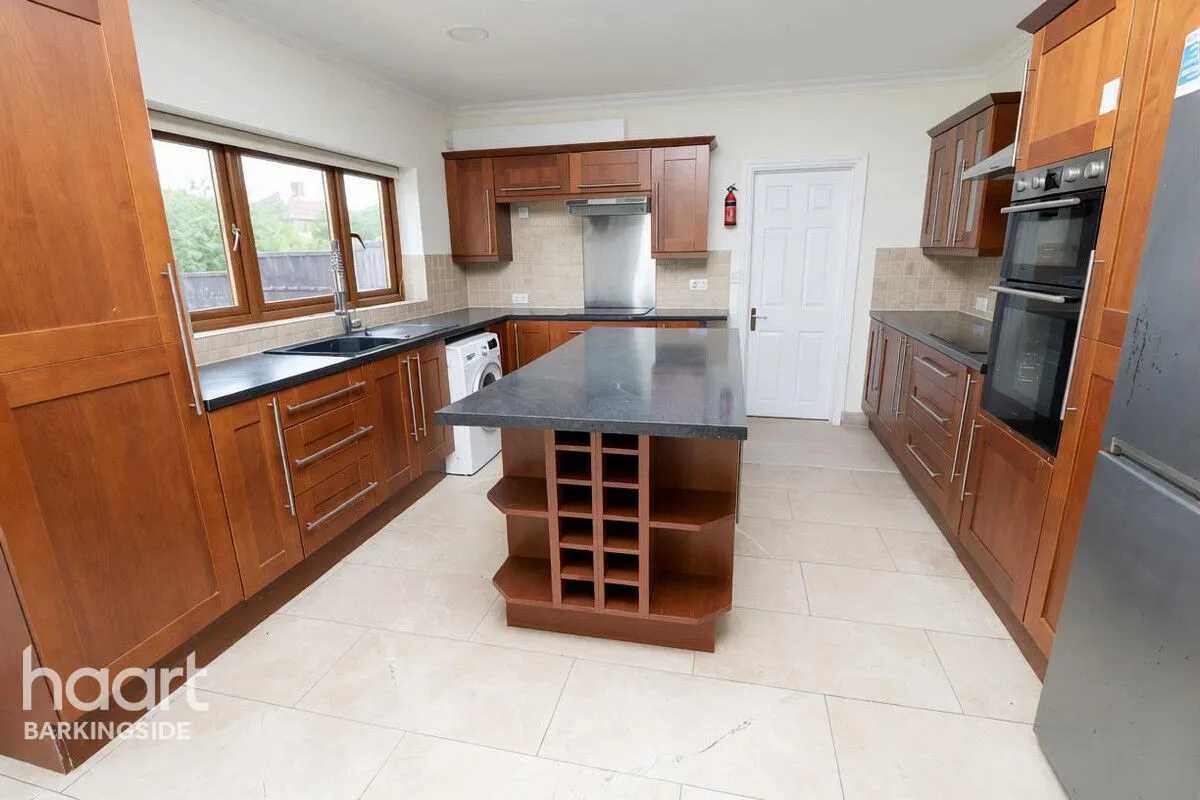 Basildon Avenue, Clayhall, IG5, photo 4