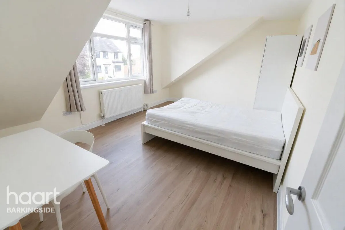 Basildon Avenue, Clayhall, IG5, photo 5