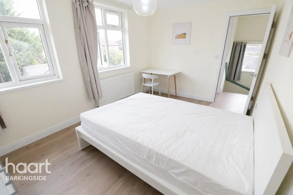 Basildon Avenue, Clayhall, IG5, photo 25