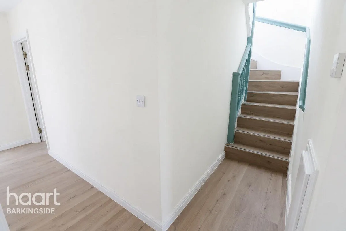Basildon Avenue, Clayhall, IG5, photo 18