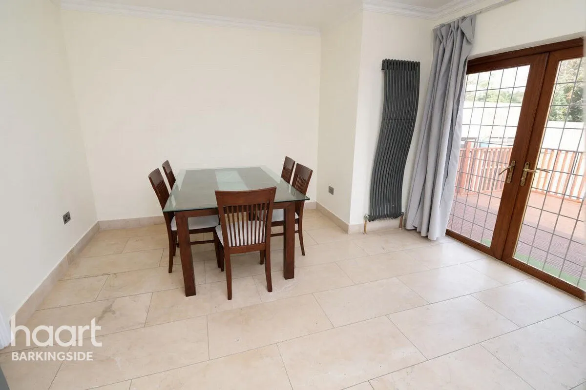 Basildon Avenue, Clayhall, IG5, photo 21