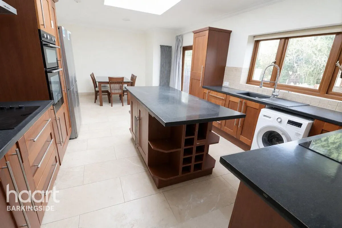 Basildon Avenue, Clayhall, IG5, photo 20