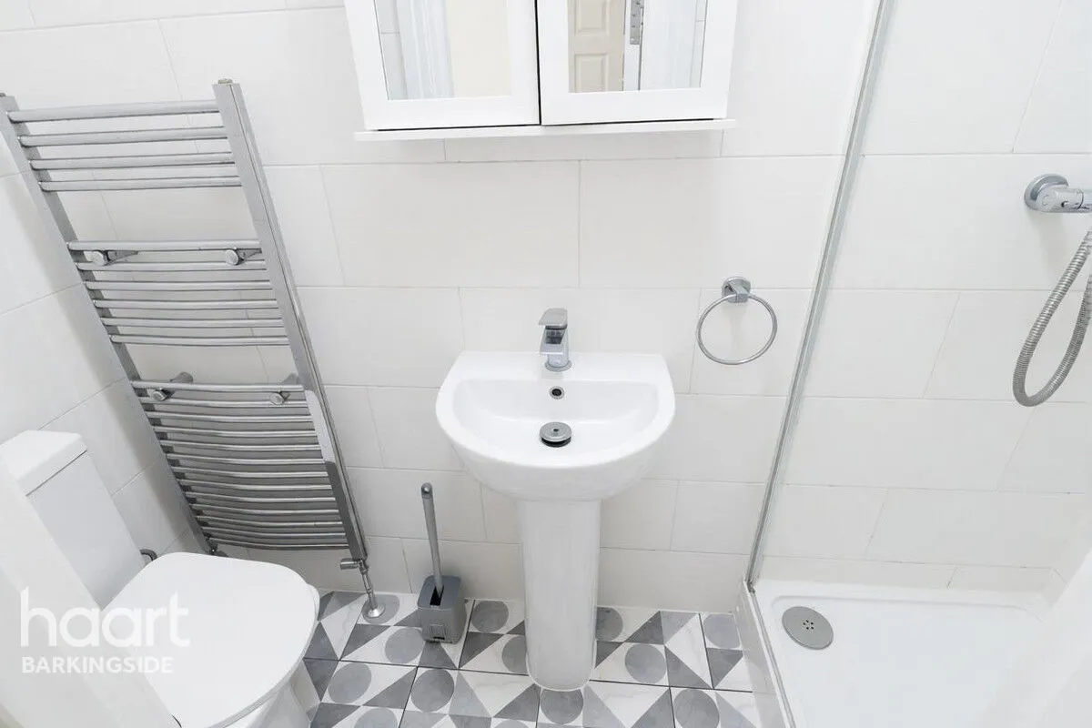 Basildon Avenue, Clayhall, IG5, photo 17
