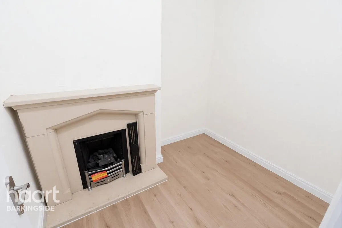 Basildon Avenue, Clayhall, IG5, photo 19