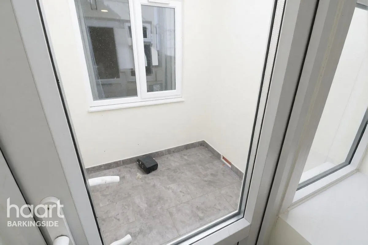 Basildon Avenue, Clayhall, IG5, photo 16